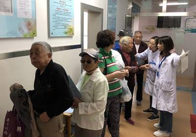 滬東街道 關(guān)愛(ài)社區(qū)老黨員，健康體檢暖人心